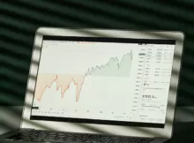 Green And Red Simple Photo Inflation Instagram Story